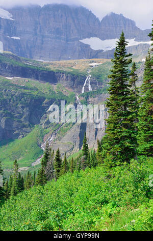 Sur le paysage de haute montagne Grinnell Glacier dans le Glacier National Park, Montana en été Banque D'Images