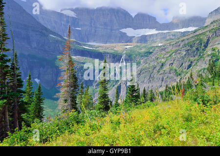 Sur le paysage de haute montagne Grinnell Glacier dans le Glacier National Park, Montana en été Banque D'Images