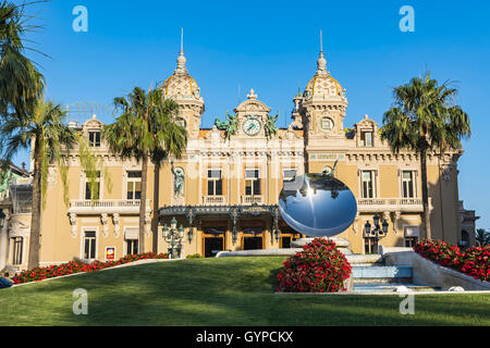 Vue sur la façade du Grand Casino de Monte Carlo, Monaco Banque D'Images