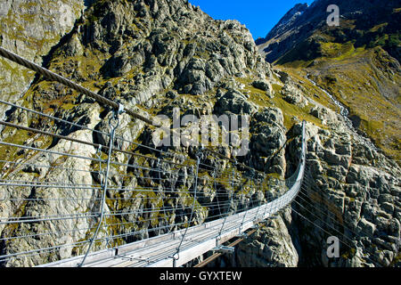 Trift Pont suspendu pont à travers la gorge de Trift, Gadmen, Oberland Bernois, canton de Berne, Suisse Banque D'Images