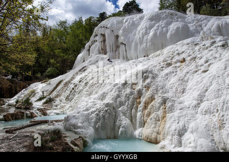 White de gisements minéraux, sources thermales de Bagni San Filippo, Castiglione d&# 39;Orcia, Toscane, Italie Banque D'Images