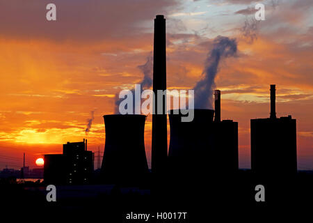 Duisburg Huckingen power station à incandescence du soir, l'Allemagne, en Rhénanie du Nord-Westphalie, région de la Ruhr, Duisburg Banque D'Images