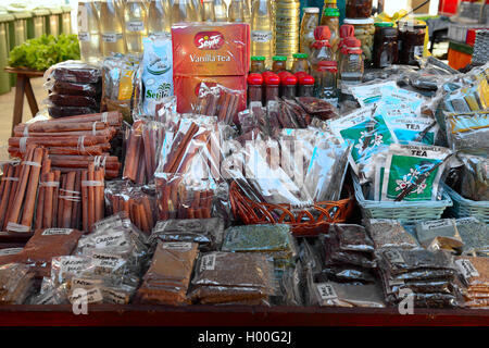 Différentes épices au Sir Selwyn Selwyn-Clarke Market à Victoria, Seychelles, Mahe Banque D'Images