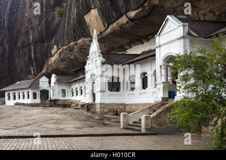 Dambulla cave temple également connu sous le nom de Temple d'or. C'est est le plus grand, le mieux conservé du complexe du temple-grotte au Sri Lanka un Banque D'Images