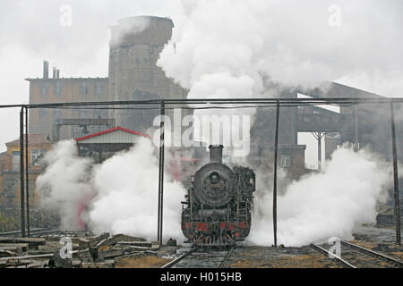 Une journée de pluie et de grésil sur le système de Jixi dans le nord-est de la Chine avec une zone industrielle SY 141, octobre 2007. Banque D'Images