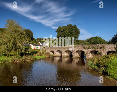 Pont routier sur la rivière Barle à Withypool, Somerset, Exmoor National Park Banque D'Images