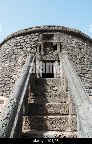 Fuerteventura, Îles Canaries, Afrique du Nord : l'avis d'El Tostón château, une tour de défense construite au 18ème siècle près du port d'El Cotillo Banque D'Images