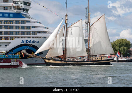 Les bateaux de passage à la Hanse Sail 2016 à Rostock Warnemünde , Allemagne. Banque D'Images