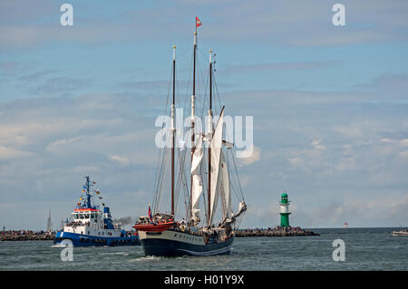 Les bateaux de passage à la Hanse Sail 2016 à Rostock Warnemünde , Allemagne. Banque D'Images