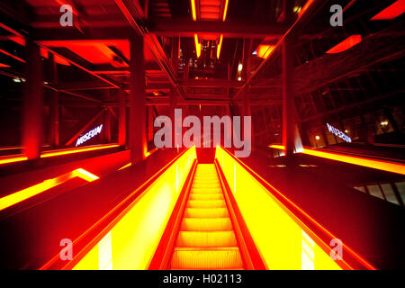 Passerelle d'illuminés, Musée de la Ruhr, Allemagne, Zollverein en Rhénanie du Nord-Westphalie, région de la Ruhr, à Essen Banque D'Images