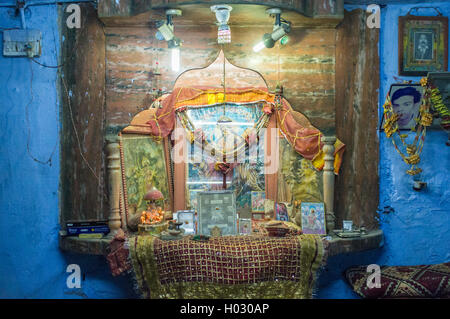 JODHPUR, INDE - 17 février 2015 : petit temple de Shiva sur mur de chambre. Banque D'Images