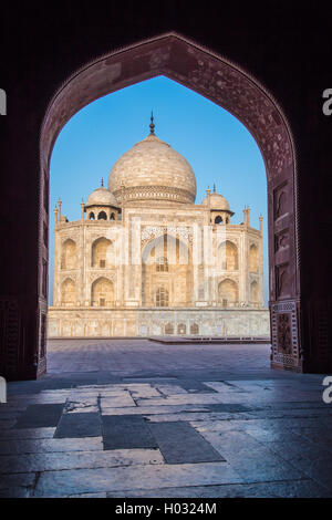 Vue du Taj Mahal de l'intérieur Mihman Khana. Côté Est de Taj. Banque D'Images