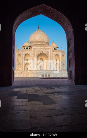 Vue du Taj Mahal de l'intérieur Mihman Khana. Côté Est de Taj. Banque D'Images