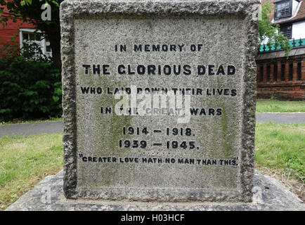 War Memorial à St Botolph's Priory churchyard, Colchester, Essex. Banque D'Images