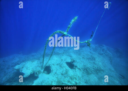 Cordes floating underwater Banque D'Images