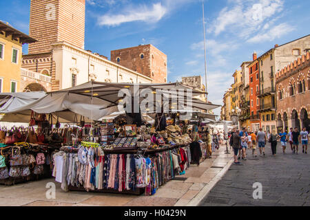 Piazza delle Erbe, Vérone, Vénétie, Italie Banque D'Images