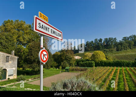 Signalisation routière pour Saint Emilion sur D122 St-Emilion Gironde France Banque D'Images
