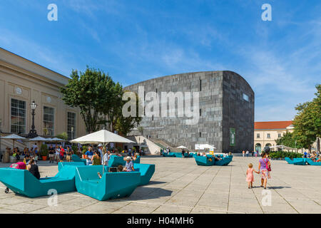 Le MuseumsQuartier à vers MUMOK, le Modern Art Museum, Vienne, Autriche Banque D'Images