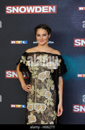 Munich, Allemagne. 19 Sep, 2016. L'actrice Shailene Woodley arrive pour la première allemande du film 'Snowden' au cinéma Mathaeser à Munich, Allemagne, 19 septembre 2016. Photo : Andreas Gebert/dpa/Alamy Live News Banque D'Images