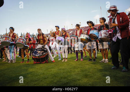 Palo Alto, Californie, USA. 17 Sep, 2016. Le Stanford groupe jouant au cours de NCAA football à l'Université de Stanford, d'action avec les USC Trojans visiter le Stanford Cardinal. Stanford a gagné le match, 27-10. © Seth Riskin/ZUMA/Alamy Fil Live News Banque D'Images