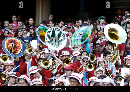 Palo Alto, Californie, USA. 17 Sep, 2016. L'irrévérencieux Stanford band joue pendant un délai d'action en NCAA football à l'Université de Stanford, avec les USC Trojans visiter le Stanford Cardinal. Stanford a gagné le match, 27-10. © Seth Riskin/ZUMA/Alamy Fil Live News Banque D'Images