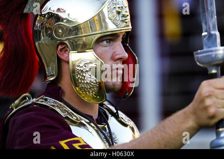 Palo Alto, Californie, USA. 17 Sep, 2016. L'USC Trojan Mascot dans NCAA football à l'Université de Stanford, d'action avec les USC Trojans visiter le Stanford Cardinal. Stanford a gagné le match, 27-10. © Seth Riskin/ZUMA/Alamy Fil Live News Banque D'Images