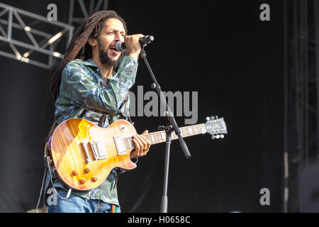 Chicago, Illinois, USA. 16 Sep, 2016. JULIAN MARLEY effectue live au Douglas Park pendant Riot Fest à Chicago, Illinois © Daniel DeSlover/ZUMA/Alamy Fil Live News Banque D'Images