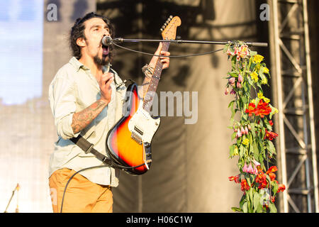 17 septembre 2016 - Chicago, Illinois, États-Unis - VINCENT ACCARDI de tout nouveau effectue live au Douglas Park pendant Riot Fest à Chicago, Illinois (crédit Image : © Daniel DeSlover via Zuma sur le fil) Banque D'Images