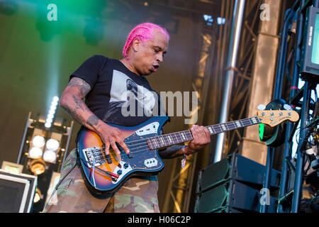 Chicago, Illinois, USA. 18 Sep, 2016. SERGIO VEGA de Deftones effectue live au Douglas Park pendant Riot Fest à Chicago, Illinois © Daniel DeSlover/ZUMA/Alamy Fil Live News Banque D'Images