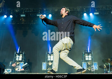 Chicago, Illinois, USA. 18 Sep, 2016. CHINO MORENO de Deftones effectue live au Douglas Park pendant Riot Fest à Chicago, Illinois © Daniel DeSlover/ZUMA/Alamy Fil Live News Banque D'Images