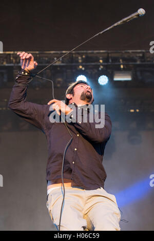 Chicago, Illinois, USA. 18 Sep, 2016. CHINO MORENO de Deftones effectue live au Douglas Park pendant Riot Fest à Chicago, Illinois © Daniel DeSlover/ZUMA/Alamy Fil Live News Banque D'Images