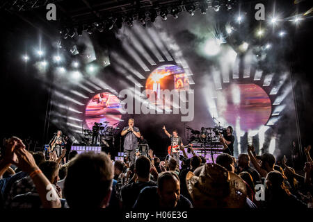 Clarkston, Michigan, USA. 15 Sep, 2016. RASCAL FLATTS effectuer sur le rythme & Roots Tour à DTE Energy Music Theatre à Clarkston, MI le 15 septembre 2016 © Marc Nader/ZUMA/Alamy Fil Live News Banque D'Images