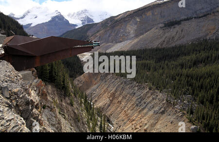 Le Glacier Skywalk attraction touristique dans le parc national Jasper, Alberta, Canada Banque D'Images