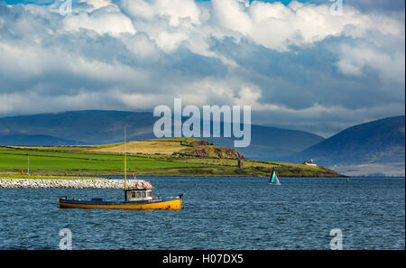 Bateau de pêche amarré dans le port de Dingle, Dingle, comté de Kerry, Irlande Banque D'Images