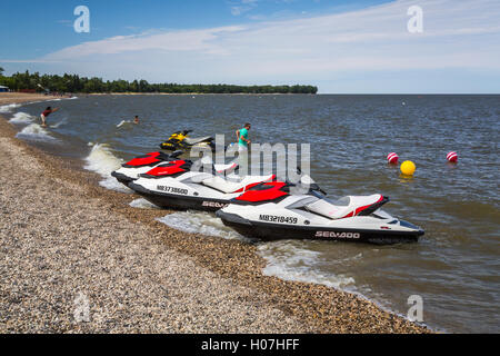 Jet ski sur la rive du lac Winnipeg à Gimli, au Manitoba, Canada. Banque D'Images