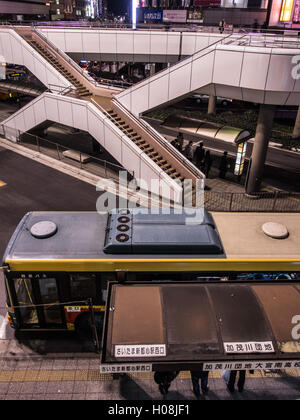 Arrêt de bus devant la gare de Omiya, Saitama, Japon Banque D'Images