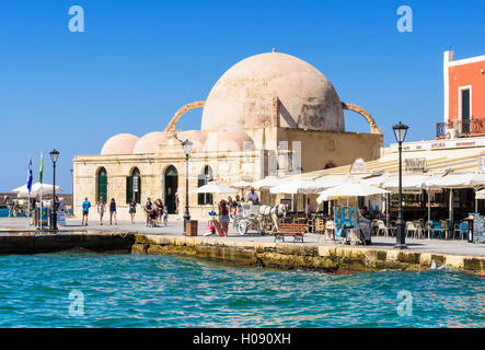 Mosquée des janissaires dans le vieux port vénitien, Chania, Crète, Grèce Banque D'Images