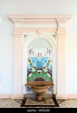 La source originale d'Évian l'eau de source, le cachet du printemps, Évian-les-bains France Banque D'Images