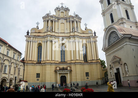 St John the Baptist Church, à Vilnius. Sv. Krikstytojo Sv Jono ir. Jono apastalo evangelisto baznycia ir Banque D'Images