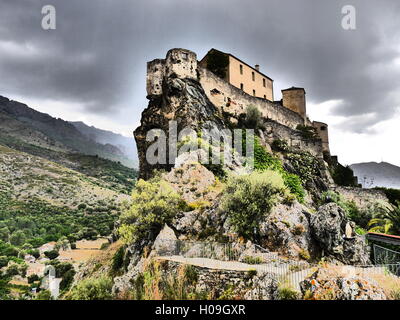 L'image spectaculaire de la Citadelle de la haute-ville (vieille ville), Corte (ancienne capitale de la Corse indépendante), le Centre de la Corse, France Banque D'Images