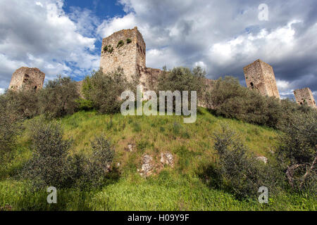 Mur de la ville avec les tours fortifiées, Monteriggioni, Toscane, Italie Banque D'Images