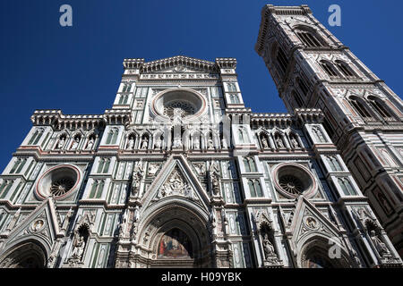 Cathédrale de Santa Maria del Fiore, côté ouest, avec Bell Tower, le Campanile de Giotto, Florence, Toscane, Italie Banque D'Images