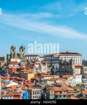 Centre historique avec la Cathédrale de Porto, Porto, Portugal Banque D'Images