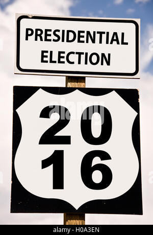 Election présidentielle 2016 written on american roadsign Banque D'Images