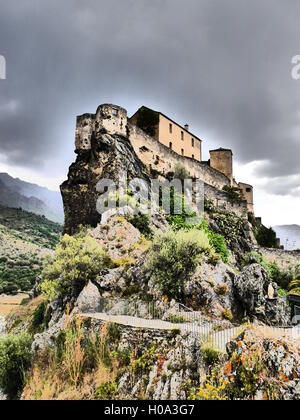 L'image spectaculaire de la Citadelle de la haute-ville (vieille ville), Corte (ancienne capitale de la Corse indépendante), le Centre de la Corse, France Banque D'Images