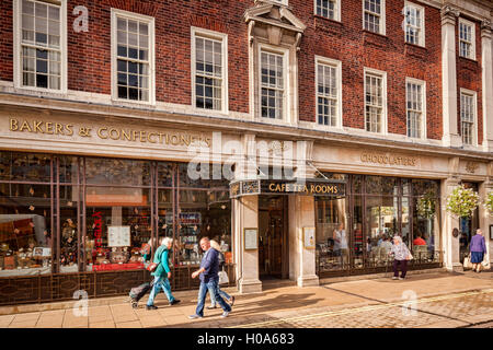 Salons de thé Bettys, York, North Yorkshire, Angleterre, Royaume-Uni Banque D'Images