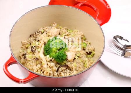 Le brocoli avec riz frit ragoût de sur la table Banque D'Images