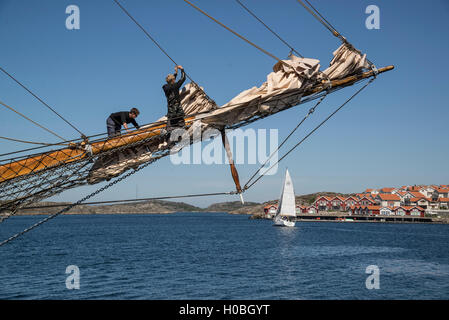 Navire de formation M/S Atene est en préparation au printemps à son port d'attache d'Ed sur l'île de Îles Tjörn sur la côte ouest Banque D'Images