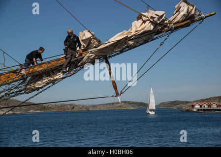 Navire de formation M/S Atene est en préparation au printemps à son port d'attache d'Ed sur l'île de Îles Tjörn sur la côte ouest Banque D'Images