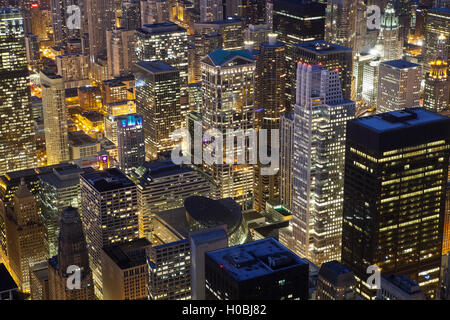 L'Architecture de Chicago.Close up image des édifices du centre-ville de Chicago la nuit. Banque D'Images